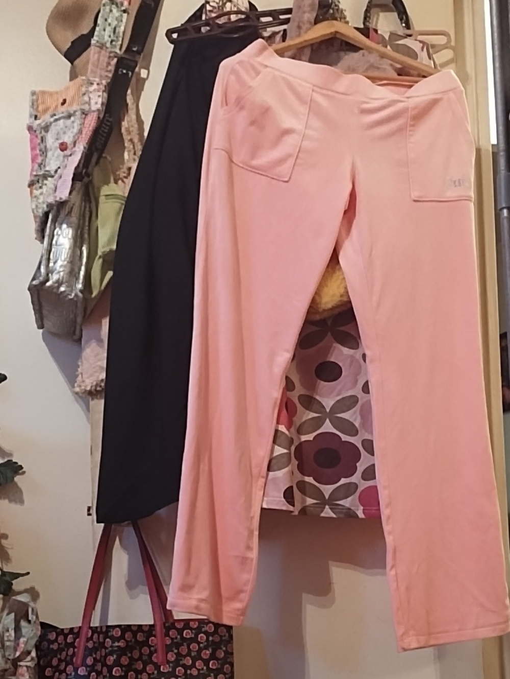 Juicy Couture Pull-On Stretch Pants Velvet Flamingo